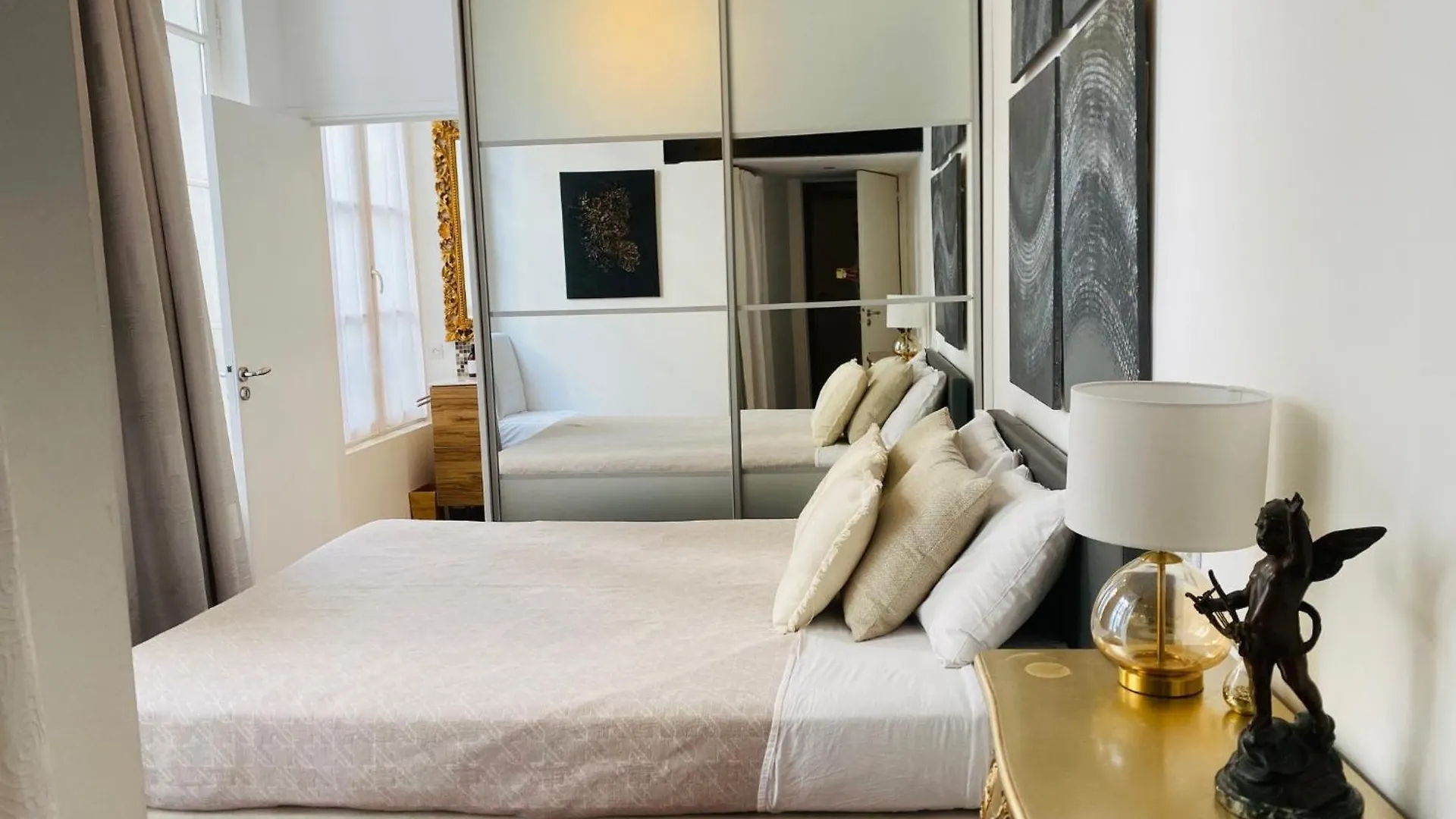 Romantic Near Le Marais Апартаменты *