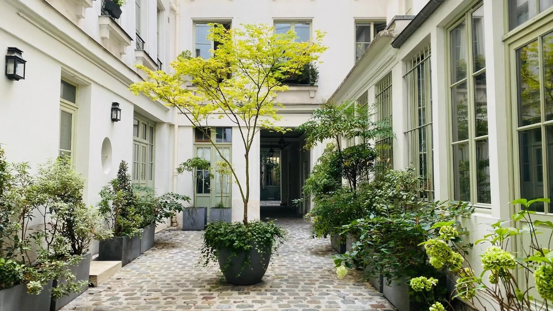 Romantic Near Le Marais *